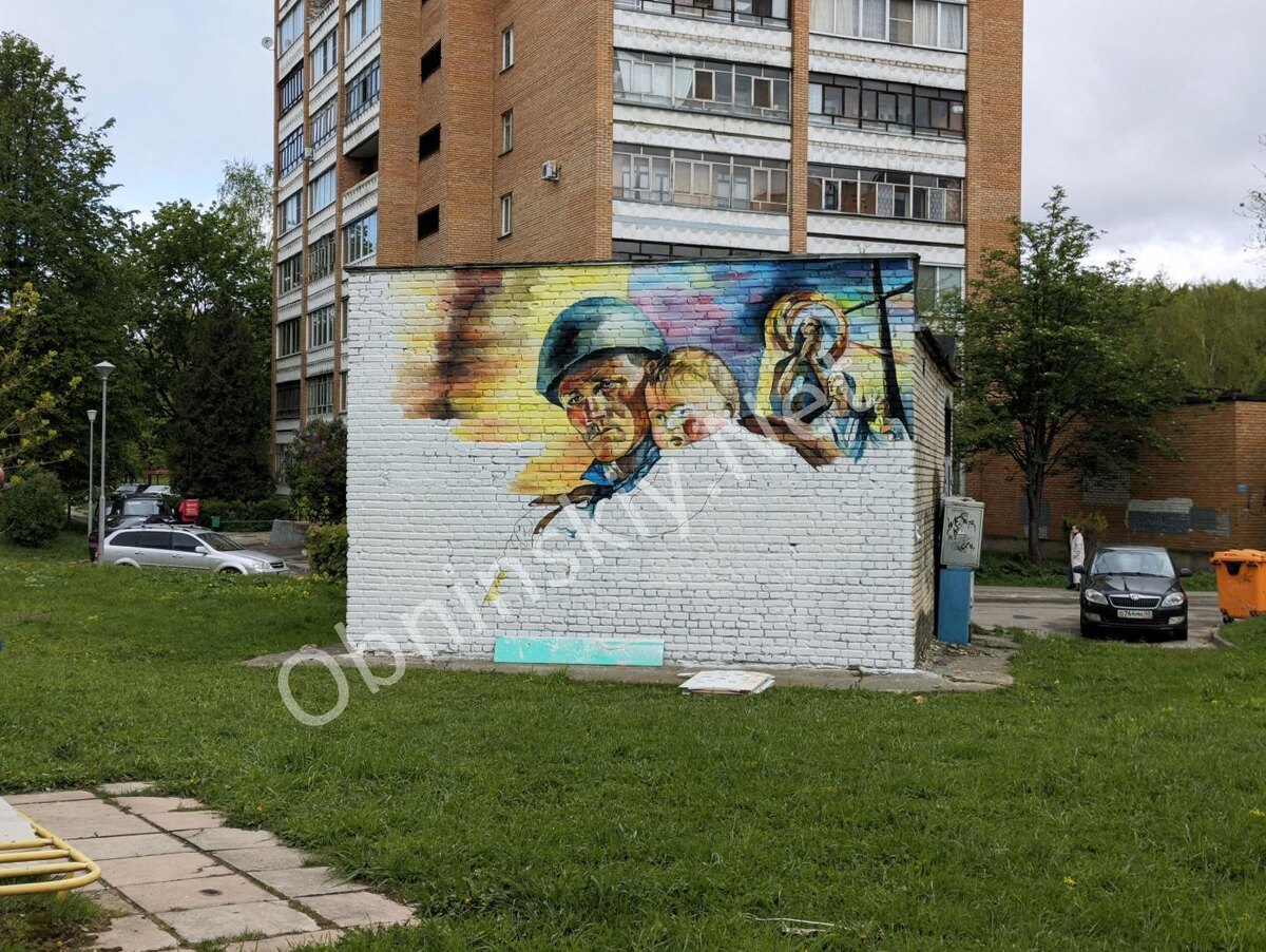 Мурал во дворе по проспекту Маркса