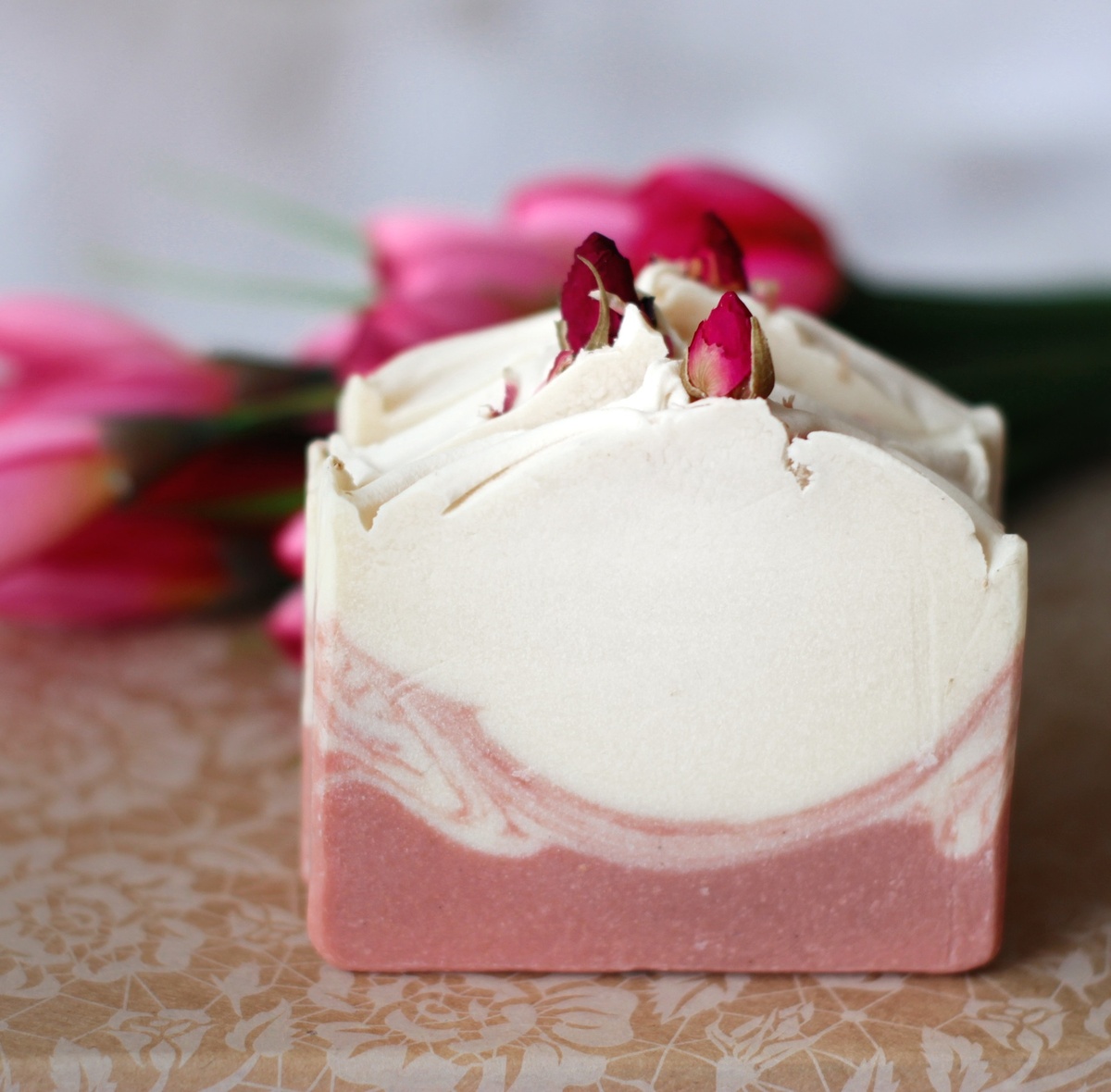 Натуральное мыло с красной глиной.