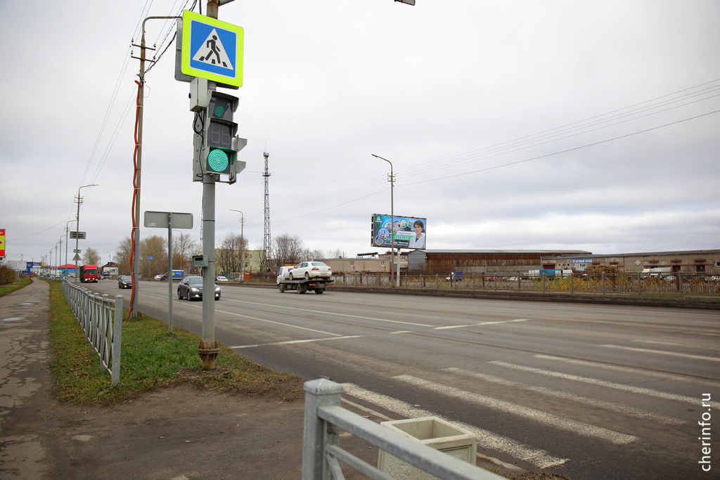    Это светофор, который регулирует движение от кольца у поста ДПС в сторону города. Сегодня его перенастроили в прежний режим.