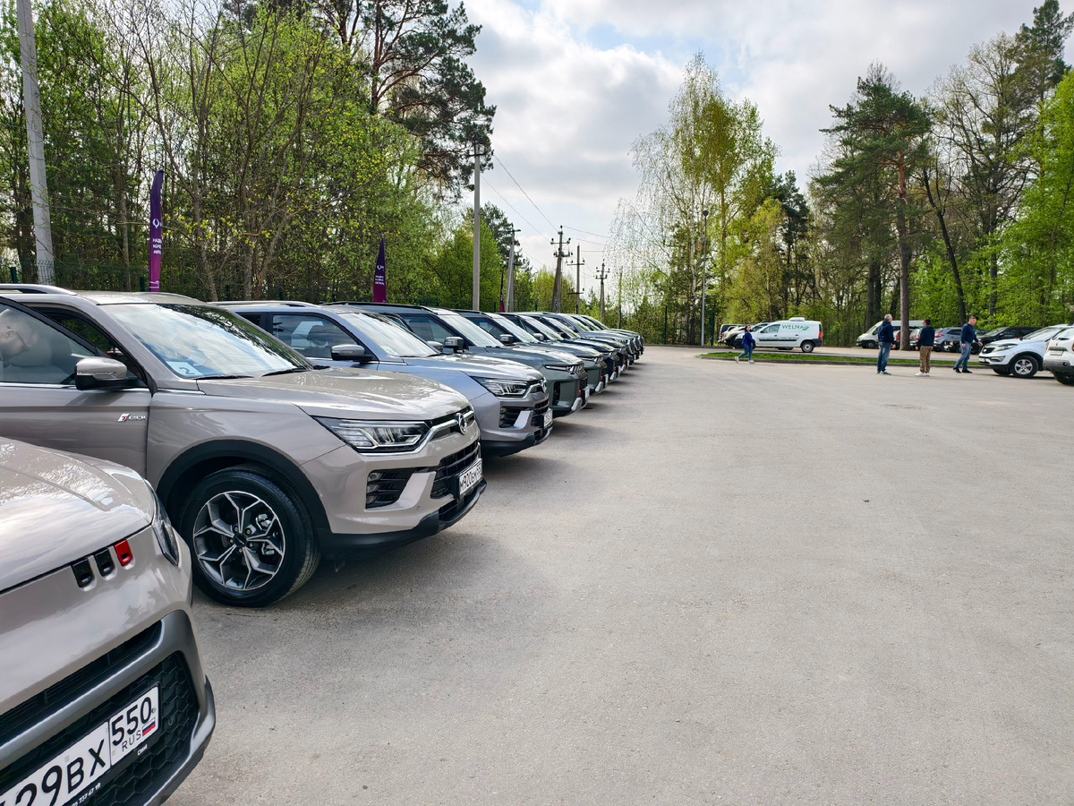 До конца 2025 года на заводе "Автотор" стартует локализованное производство автомобилей данной марки. Эти машины будут адаптированы к российским условиям: они получат увеличенный бачок для омывающей жидкости и систему подогрева лобового стекла.