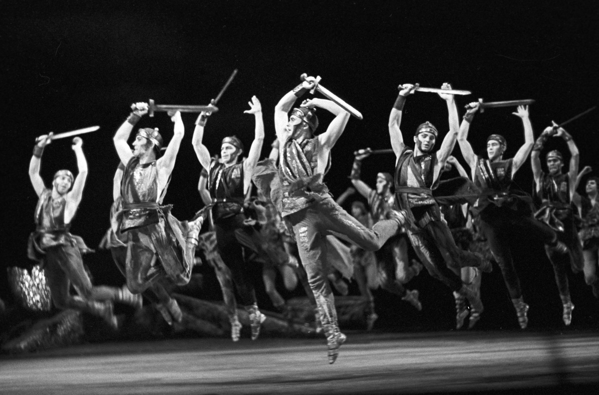     Танец спартанцев из балета «Спартак». Постановка Юрия Григоровича / РИА Новости / Александр Макаров