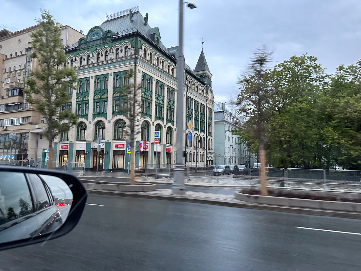 Теперь и мой ритм жизни - все набегу.