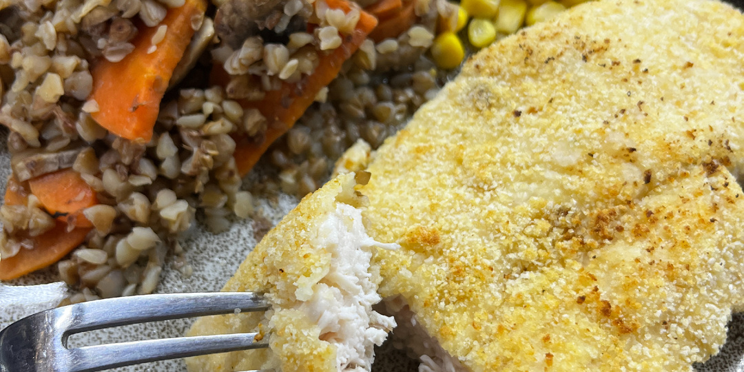 Куриные шницели из грудки — просто, сочно, много