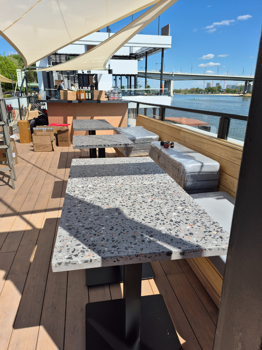 бетонный стол