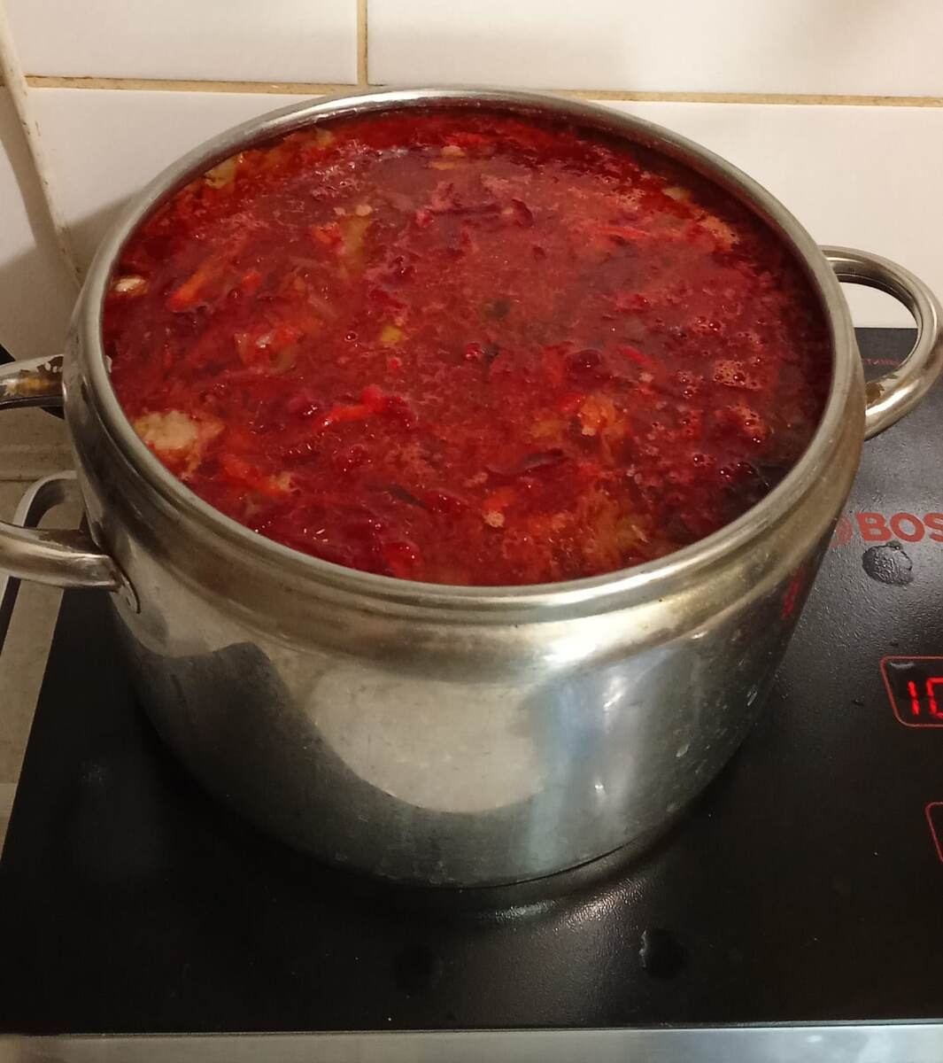 Борщ в скороварке готов