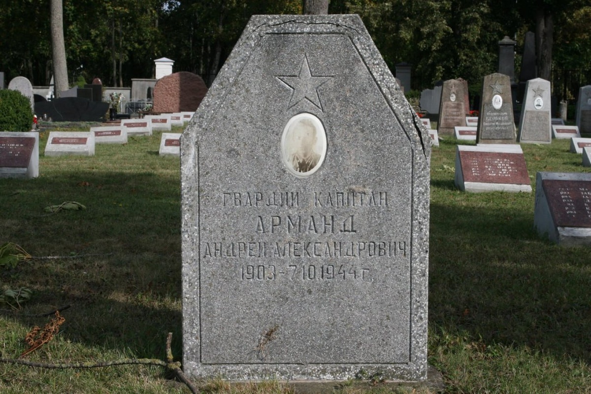 Могила Андрея Арманда в Мариямполе (кадр из видео)