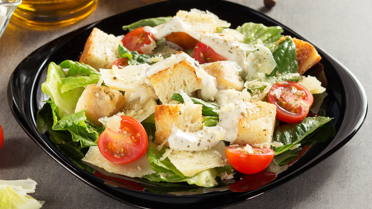 в честь кого назвали салат цезарь