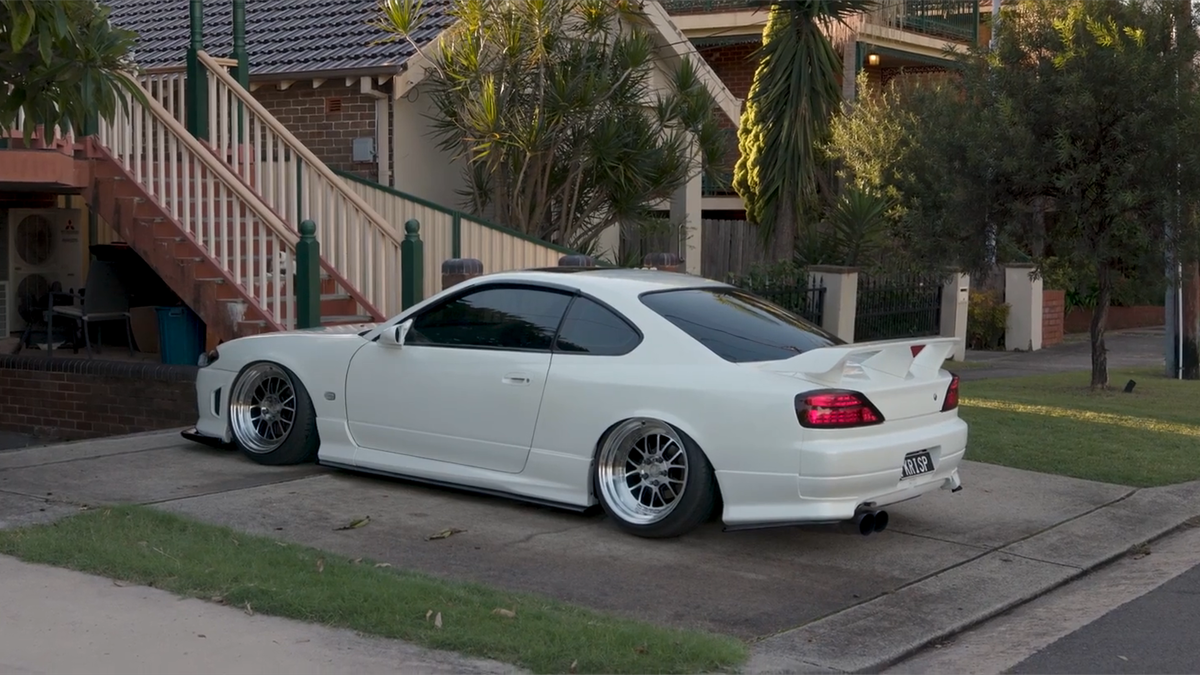 Стоковая Nissan Silvia S15 в которую ставится мотор SR20DET (2 литра, 4 цилиндра, 250л.с)