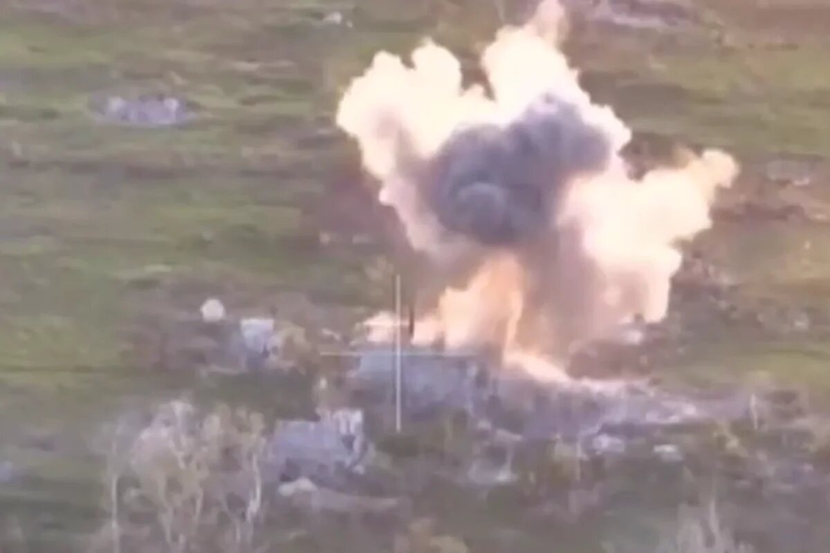    Взорваны склады с боеприпасами, а по позициям ВСУ нанесен массированный удар артиллерией.