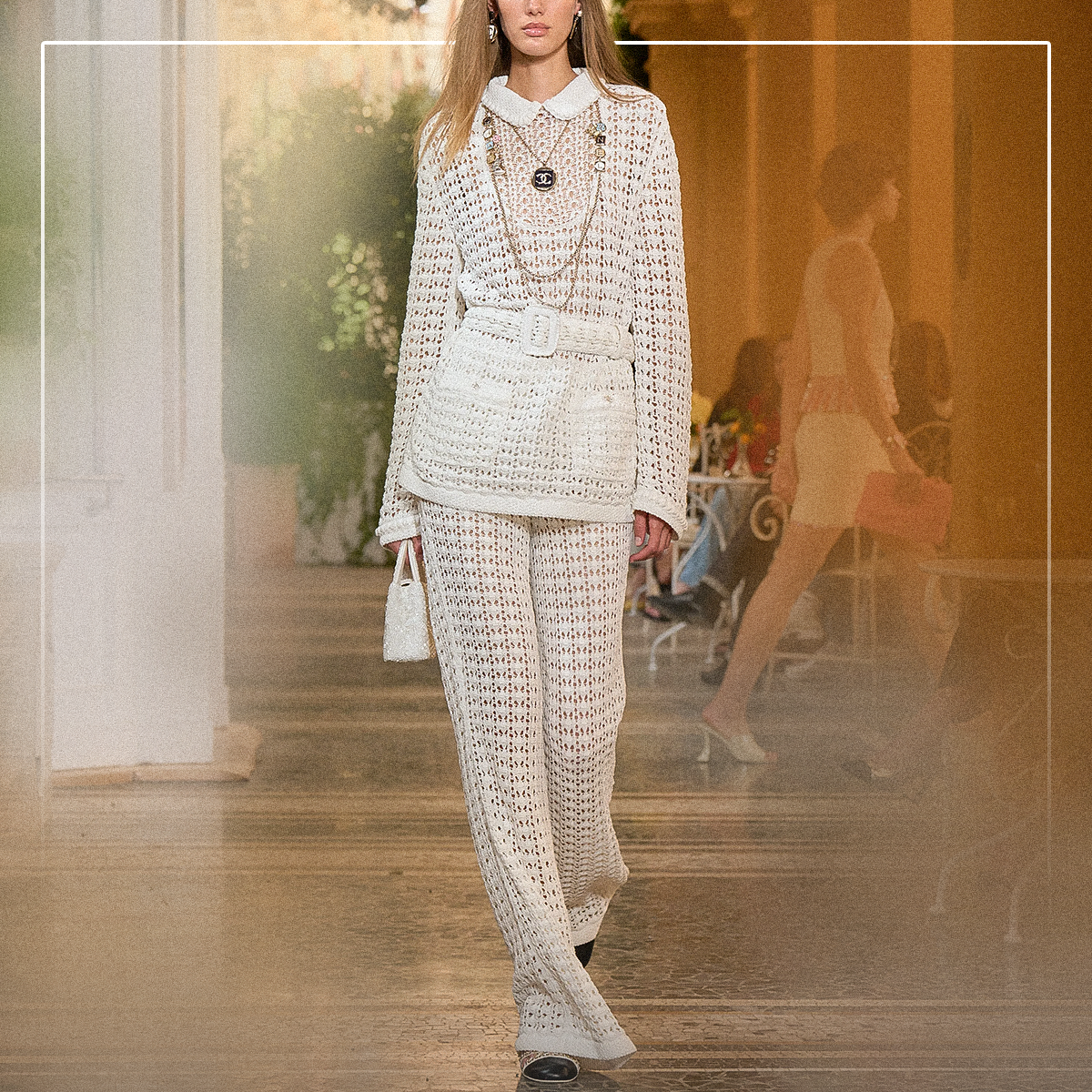 Модель с майского показа Шанель 