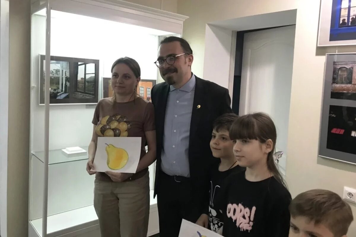    Урок рисования начала XX века воспроизвели в старинной усадьбе Ставрополя