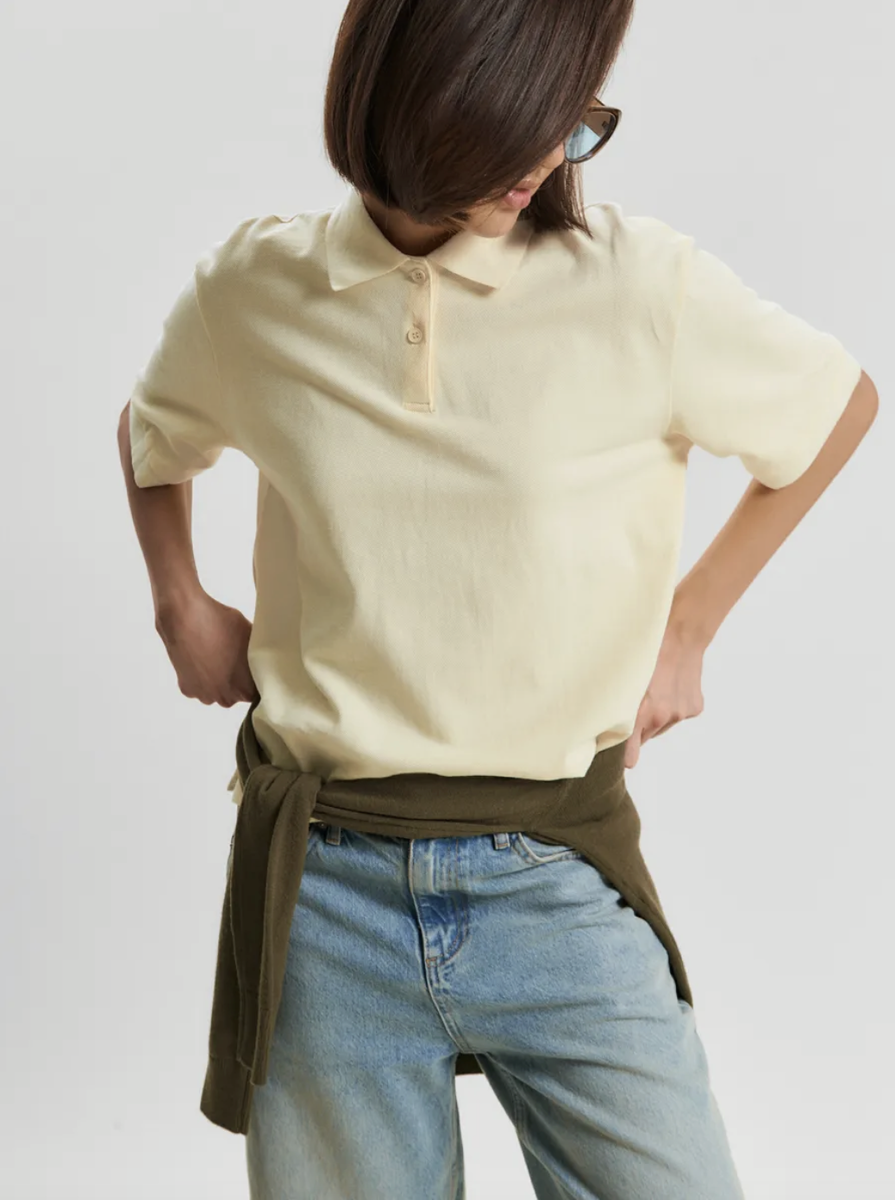 Футболка поло в цвете сливочного масла с WildBerries