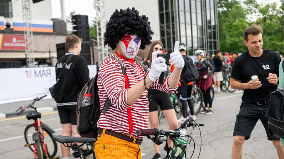 Ростовские велосипедисты стартовали в 10 утра от Театральной площади. Дистанция заезда составила 20 км..📷Фото: Федор Соколов