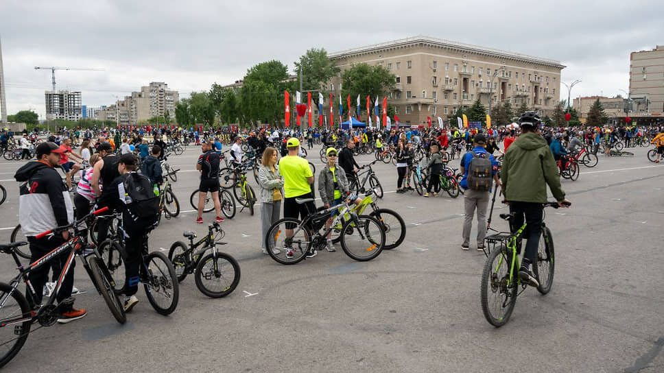Ростовские велосипедисты стартовали в 10 утра от Театральной площади. Дистанция заезда составила 20 км..📷Фото: Федор Соколов