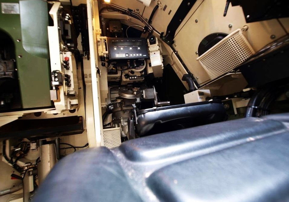 Вид на рабочее место наводчика с места командира.