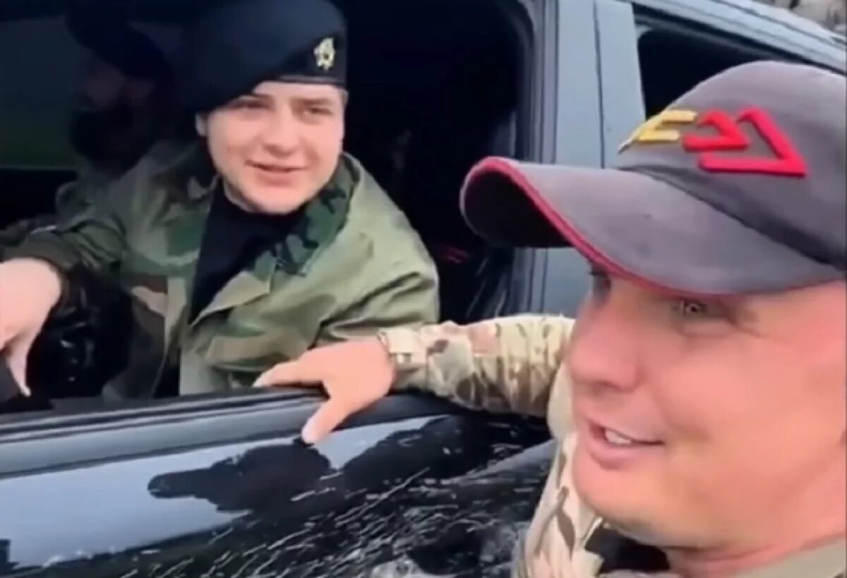    Бывший смоленский депутат объяснил, зачем бежал за машиной Адама Кадырова