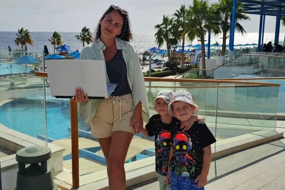 Елена с сыновьями. Фото опубликовано «АиФ»