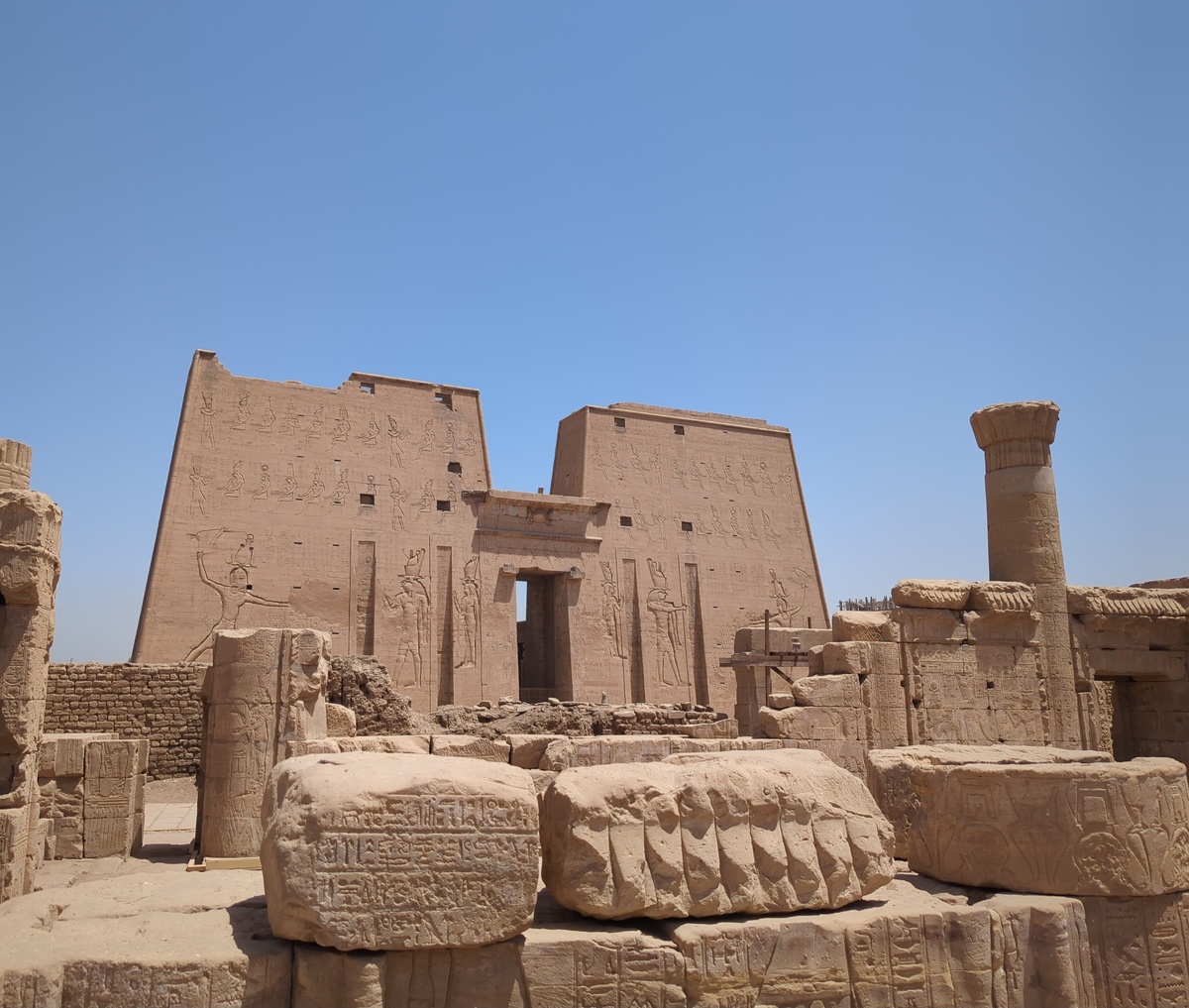 Пилон храма в Эдфу