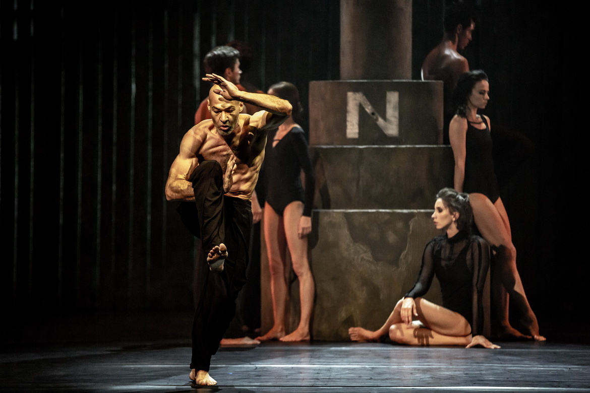 Сцена из балета "1234". Источник фото: www.where.ru.