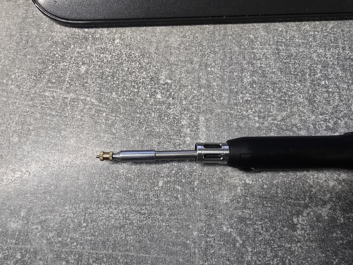 Подготовка и разогрев втулки для запрессовывания.