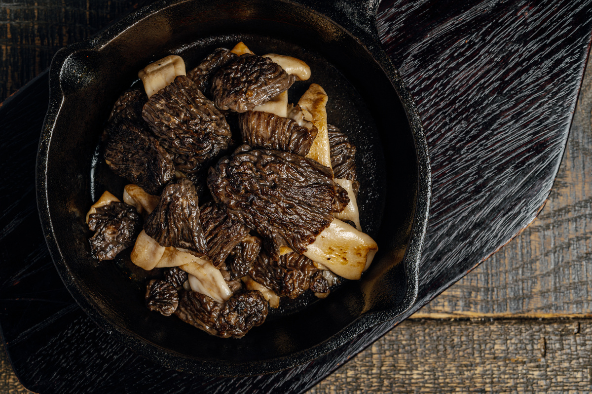 Лесные сморчки, обжаренные на сливочном масле (100 г) - 1190 руб. 