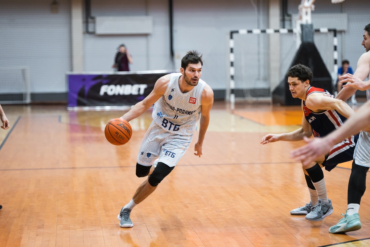 Владислав Бобровских