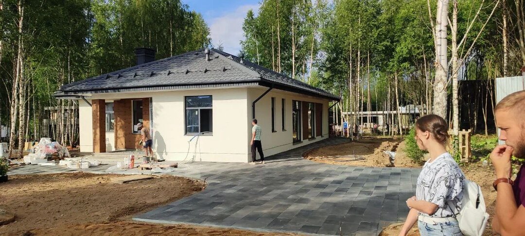 Почему нас тянет к дому, даже если жизнь в шумном городе кажется идеальной?