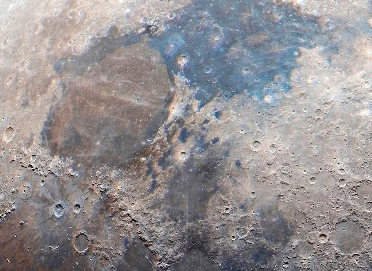 Очень красивое фото Луны от фотографа Эндрю Маккарти, созданное как часть его проекта интерактивной карты The Gigamoon