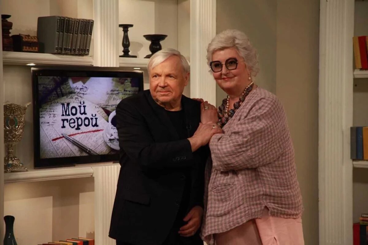    В марте 2025 года авторскому ток-шоу «Мой герой» Татьяны Устиновой на ТВЦ исполнилось 10 лет.