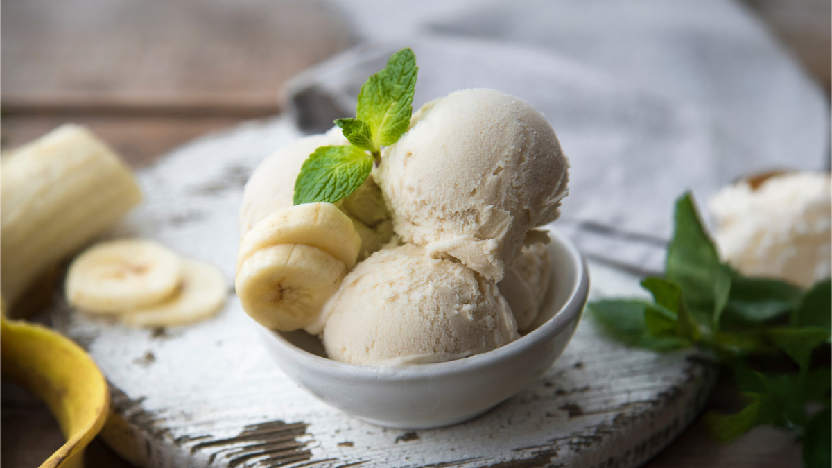 Домашнее банановое мороженое с корицей. Натуральный десерт без сахара и молока.