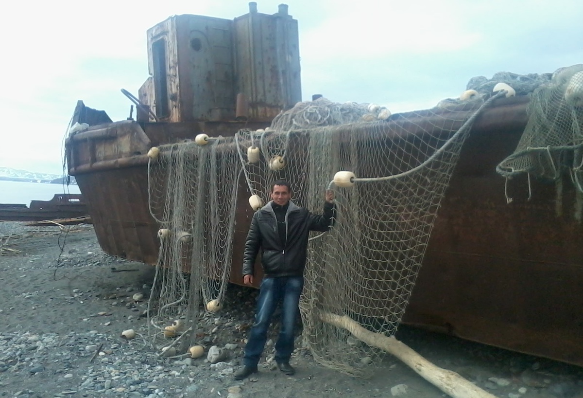 Охотское море не прощает ошибок: берег усеян останками кораблей, ставших жертвами беспощадной стихии и суровых северных ветров»