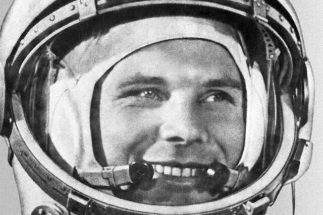    Сколько лет было Гагарину, когда он полетел в космос?