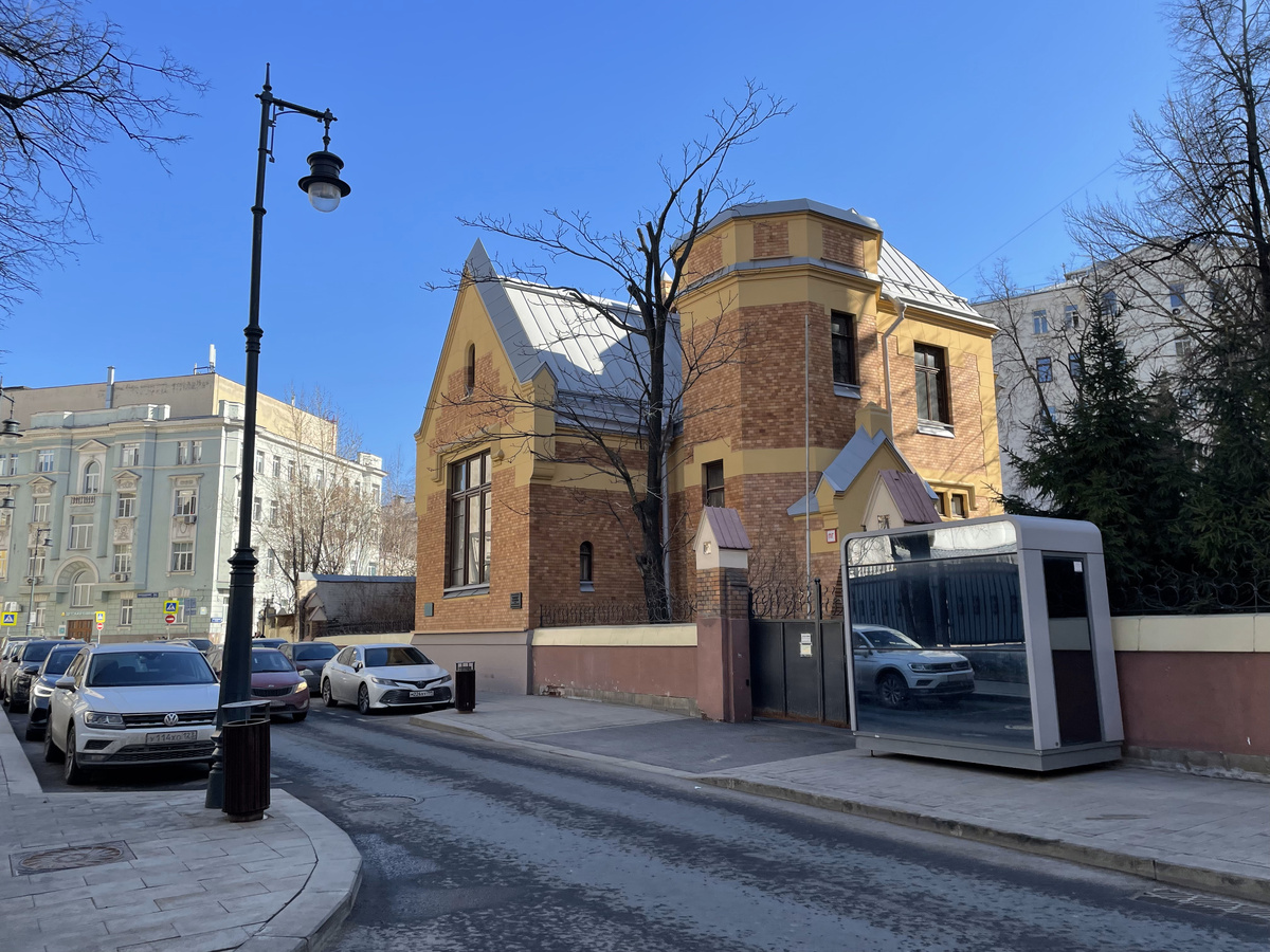 Это тот самый особняк в Ермолаевском переулке