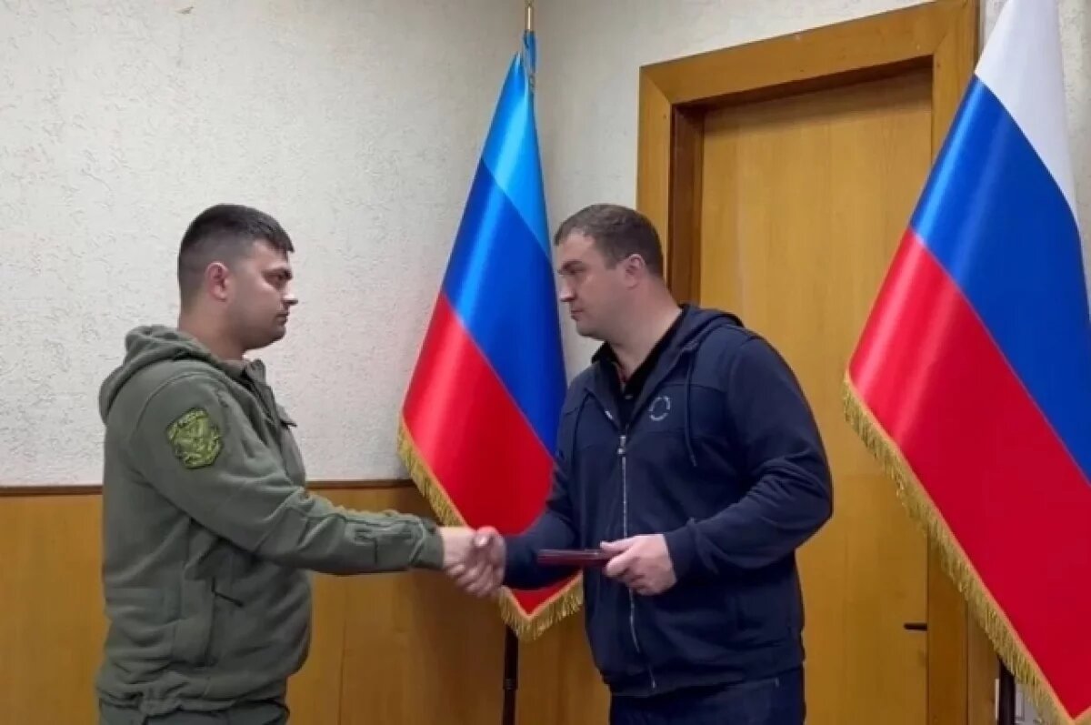    Губернатор Хоценко встретился в Стаханове с омичами, которые служат на СВО