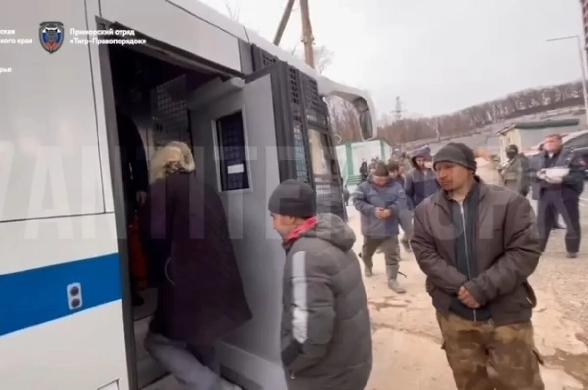    Во Владивостоке на стройке ЖК задержали 23 мигранта без трудовых патентов