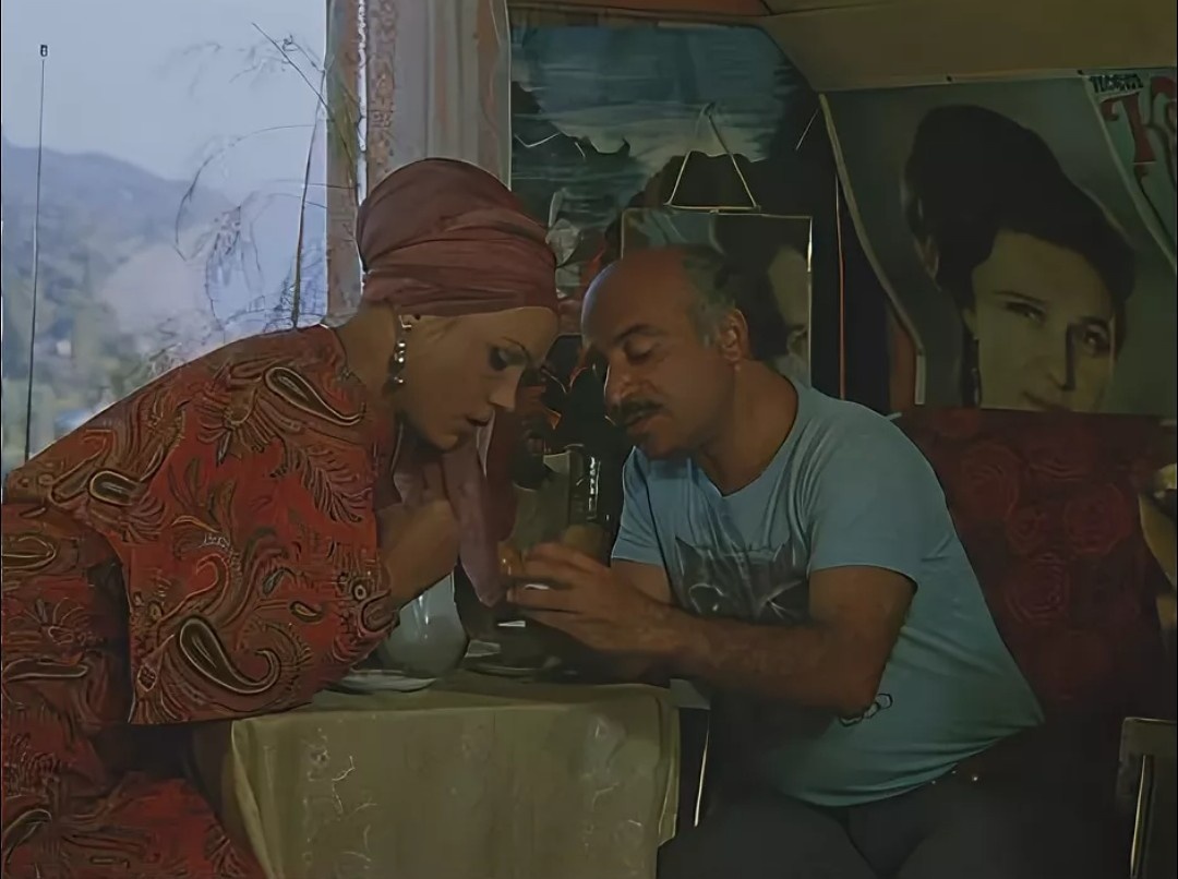 Кадры из фильма "Будьте моим мужем", из интернета.