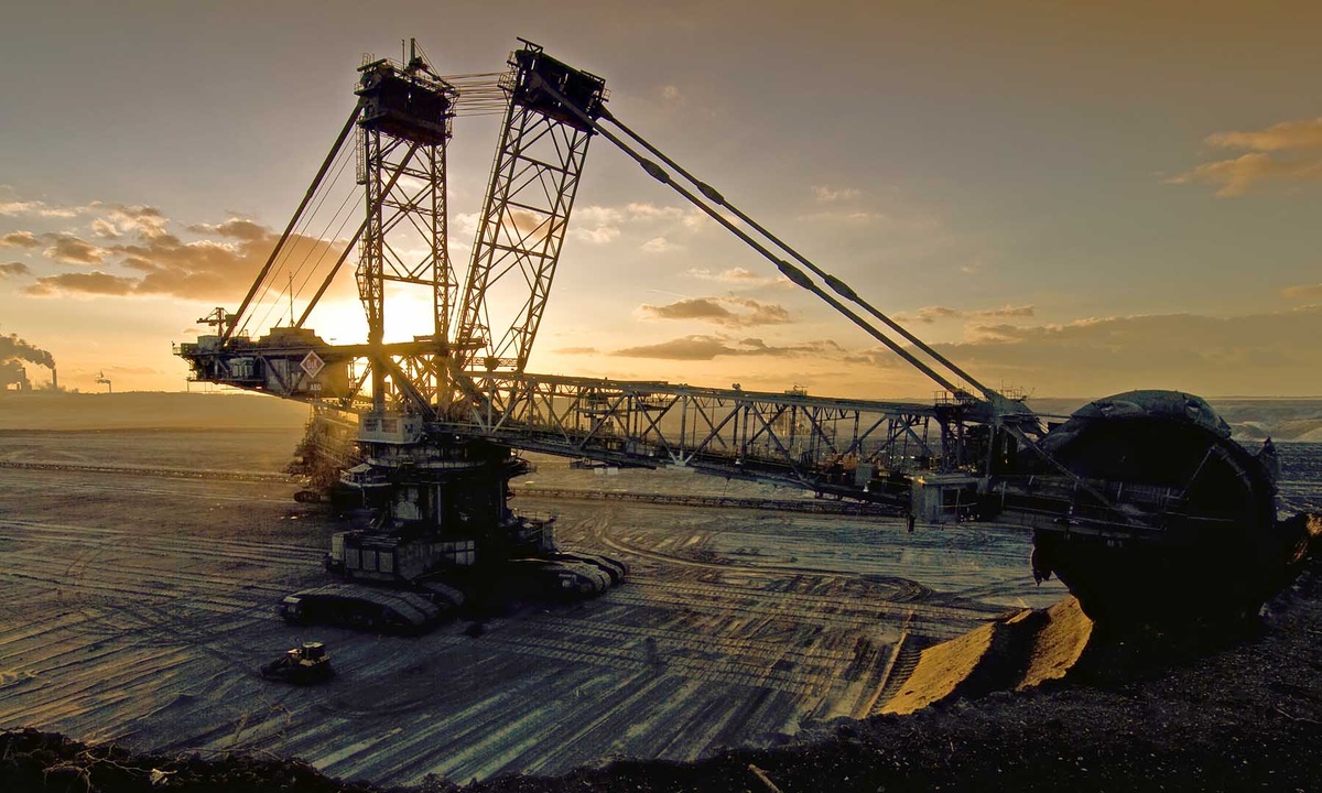 Весит атлант около 14 200 тонн — это примерно столько же, сколько целый авианосец.