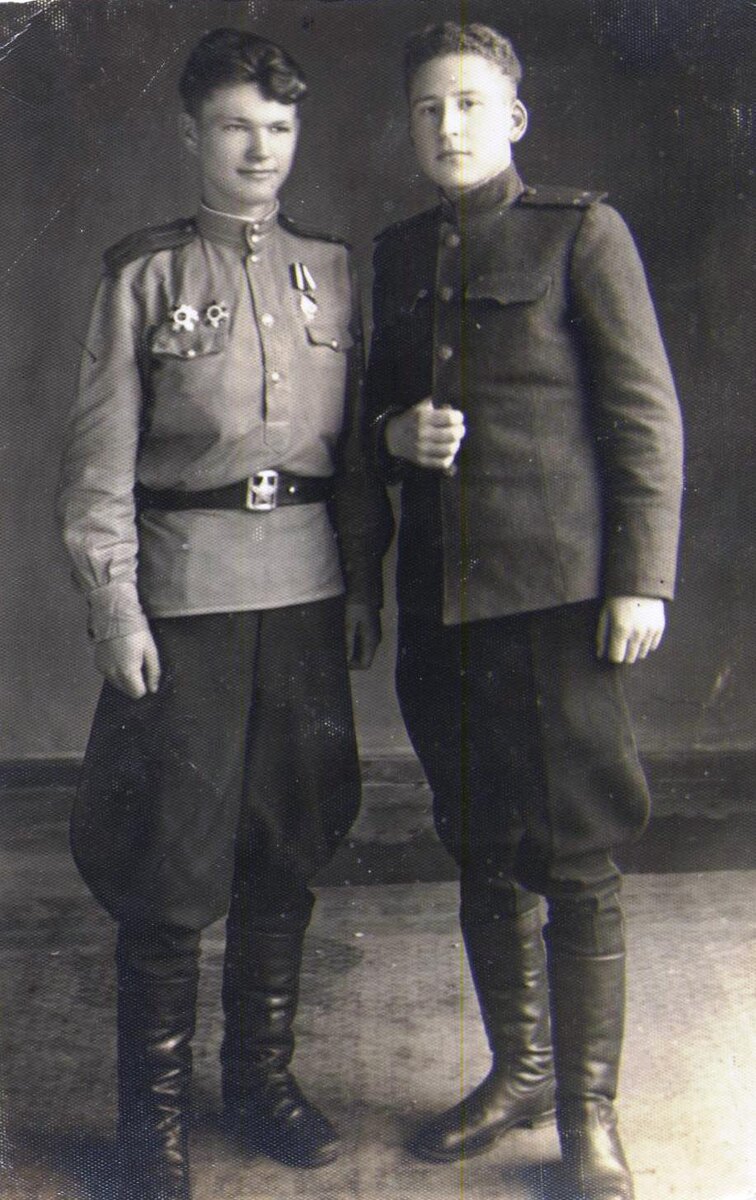 7 ноября 1945 года, г. Нейсе, Германия. Д.Т. Жирнов слева.