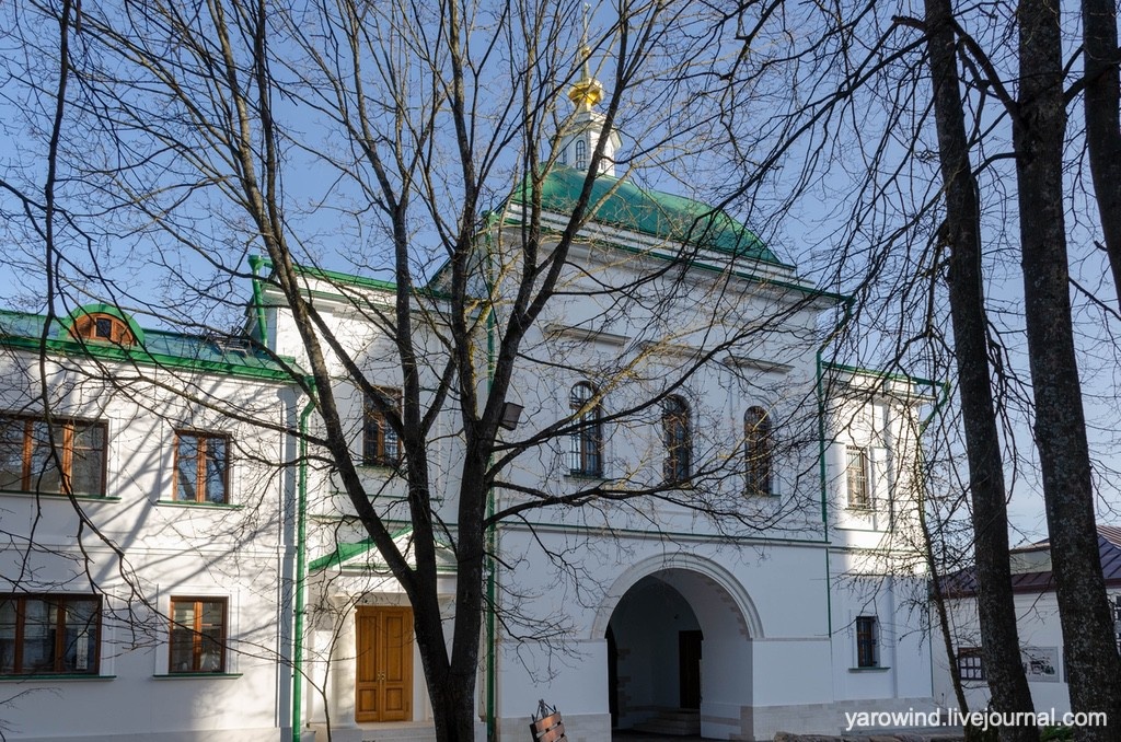 Надвратная церковь Василия Великого, Николо-Берлюковская пустынь