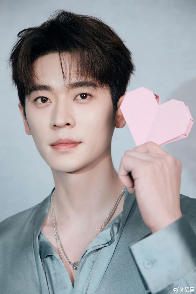 Актёр Чэн Лэй. Листайте галерею...