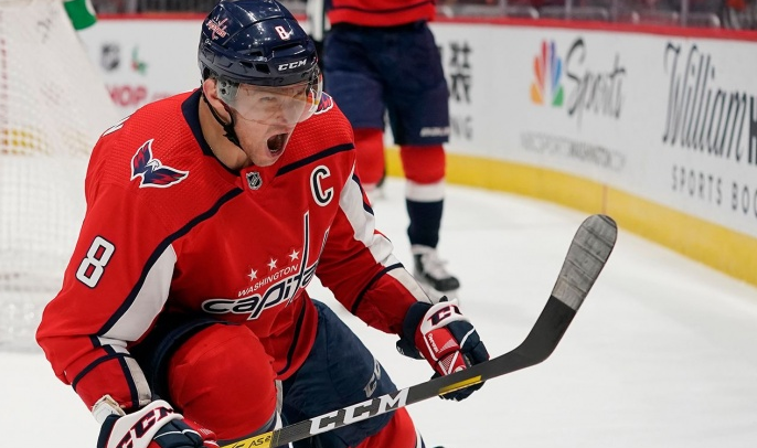 Александр Овечкин — уже впереди Гретцки. А «Вашингтон» всё ещё думает, как с ним быть