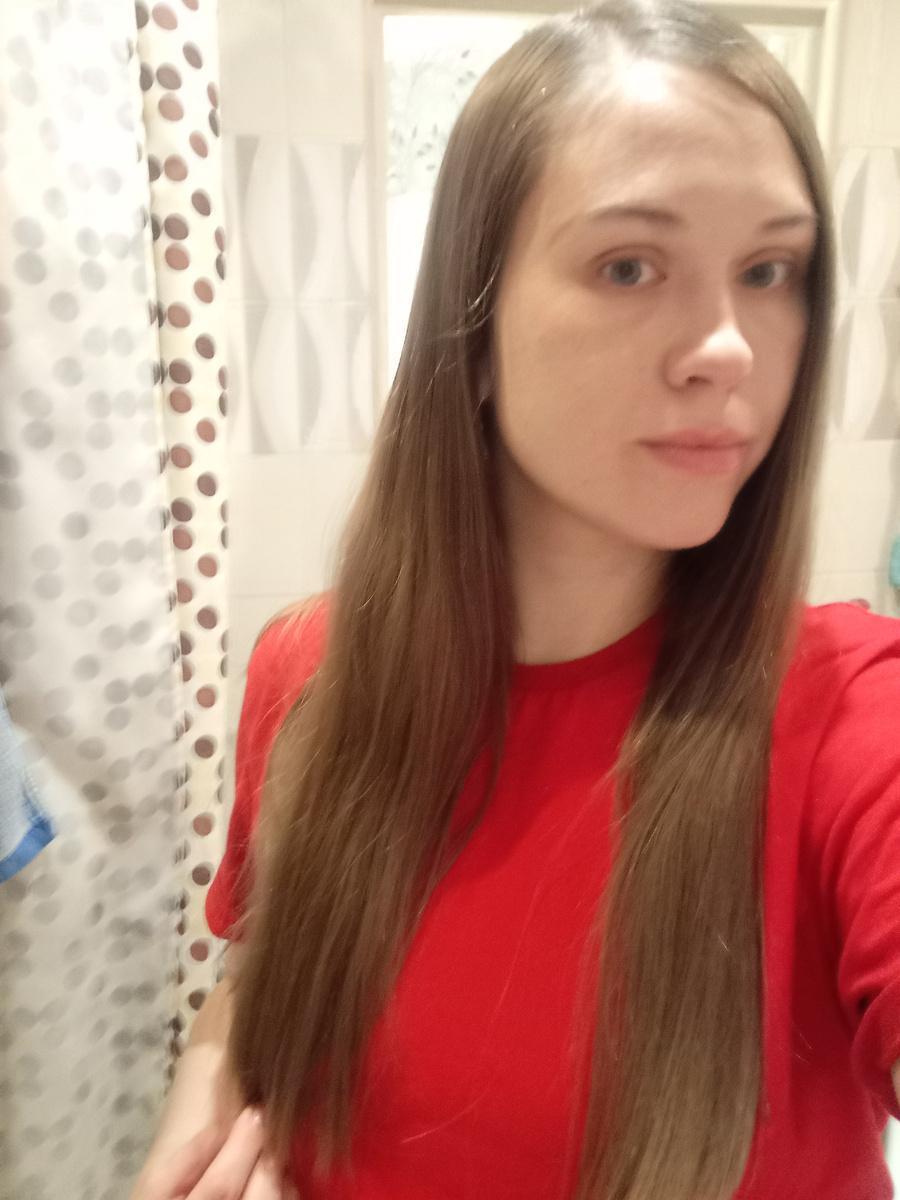 7 месяцев назад последний раз подстригла мама. Волосы казалось были ещё длиннее.