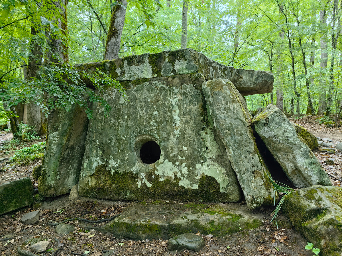 Один из дольменов "деревни"