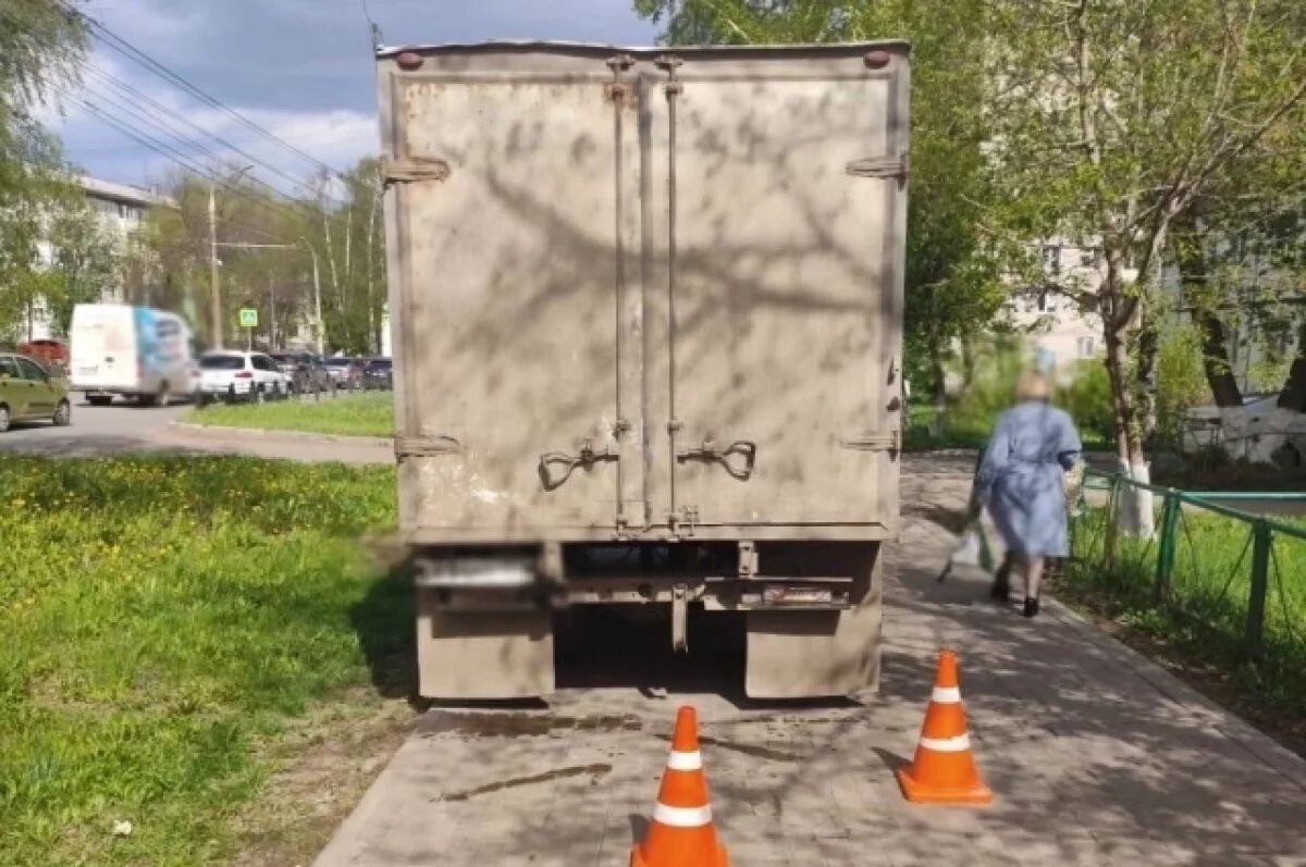    В Ижевске водитель «Газели» задним ходом сбил пенсионерку