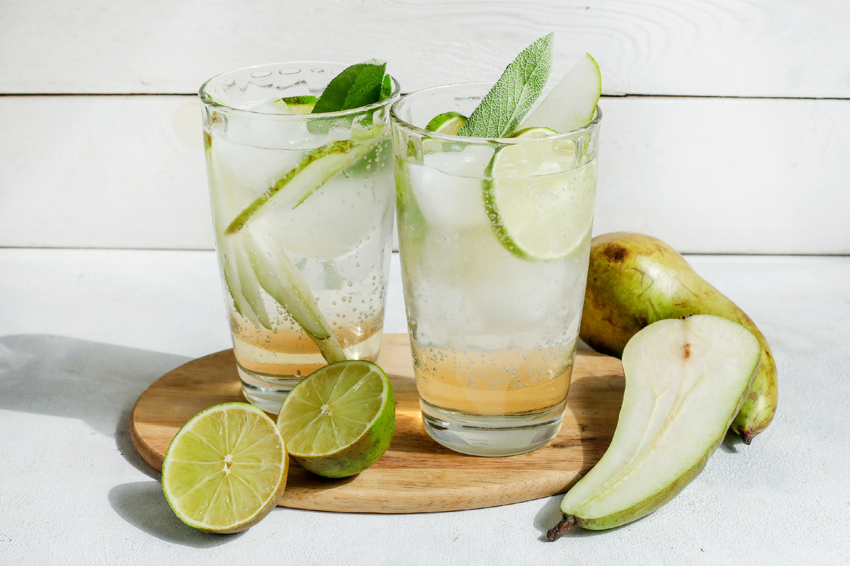 Грушевый лимонад с шалфеем и лаймом