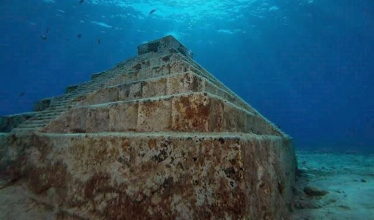    Тайна хрустальных пирамид Бермудского треугольника раскрыта в 2025 году