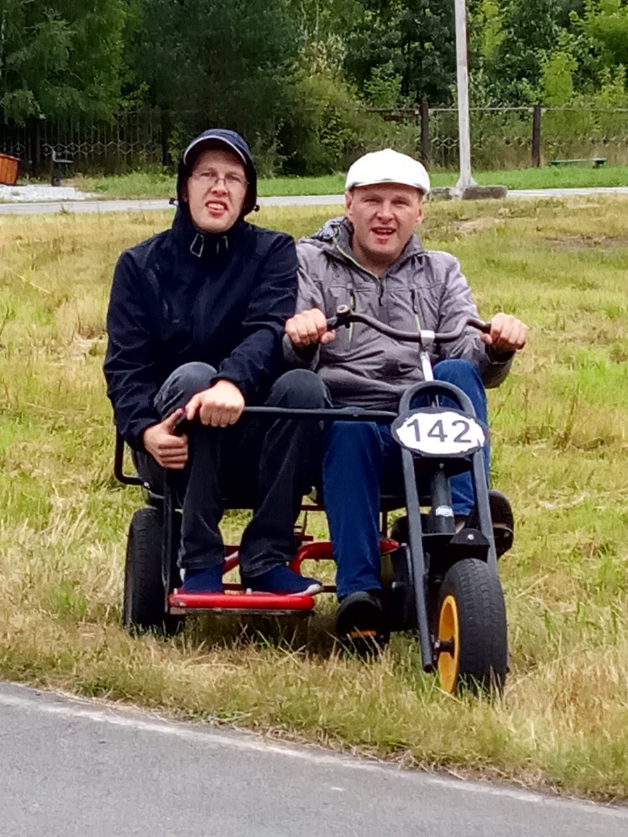 Позвоните или напишите своим любимым братьям и сёстрам. Я благодарю бога, что  у меня такой брат есть. 