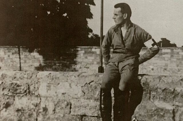 Константин Паустовский в годы Первой мировой войны в форме санитара Красного Креста.