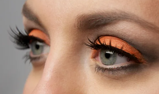 Оранжевые тени на веках. Источник фото photobeautymakeup.blogspot.com