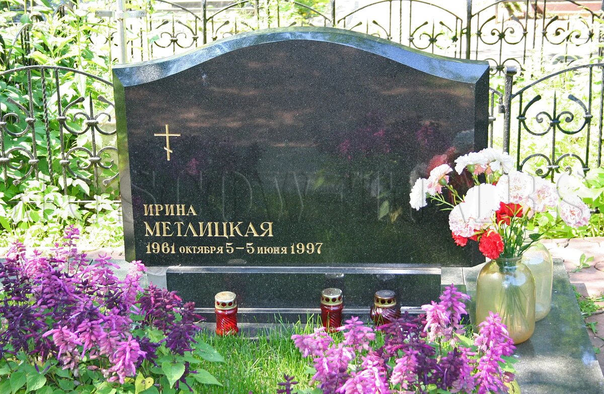 Памятник на могиле актрисы Ирины Метлицкой!